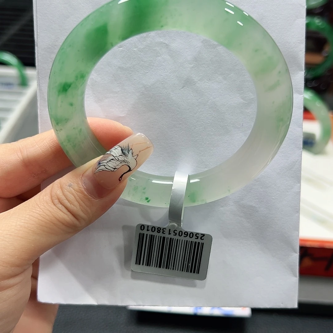 四***妮石英质玉手镯未镶嵌