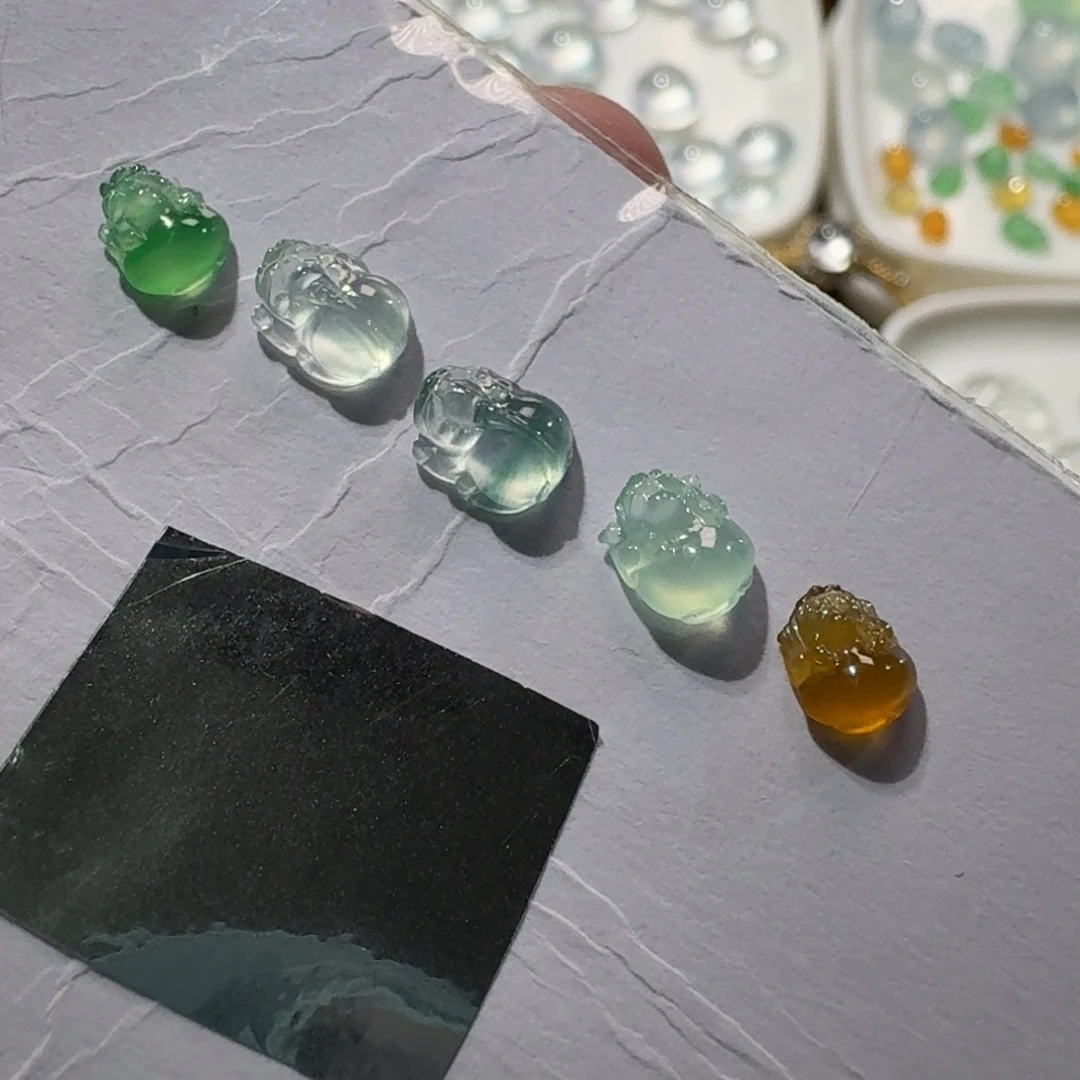 翡翠未镶嵌颈饰貔貅