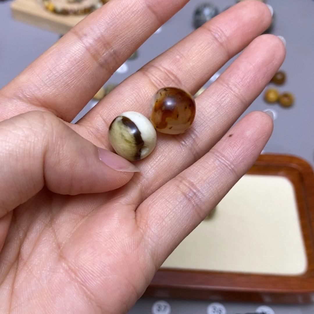 蛇纹石玉合金配饰周*，