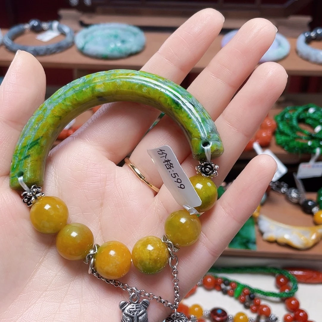 M***e翡翠未镶嵌手链饰品