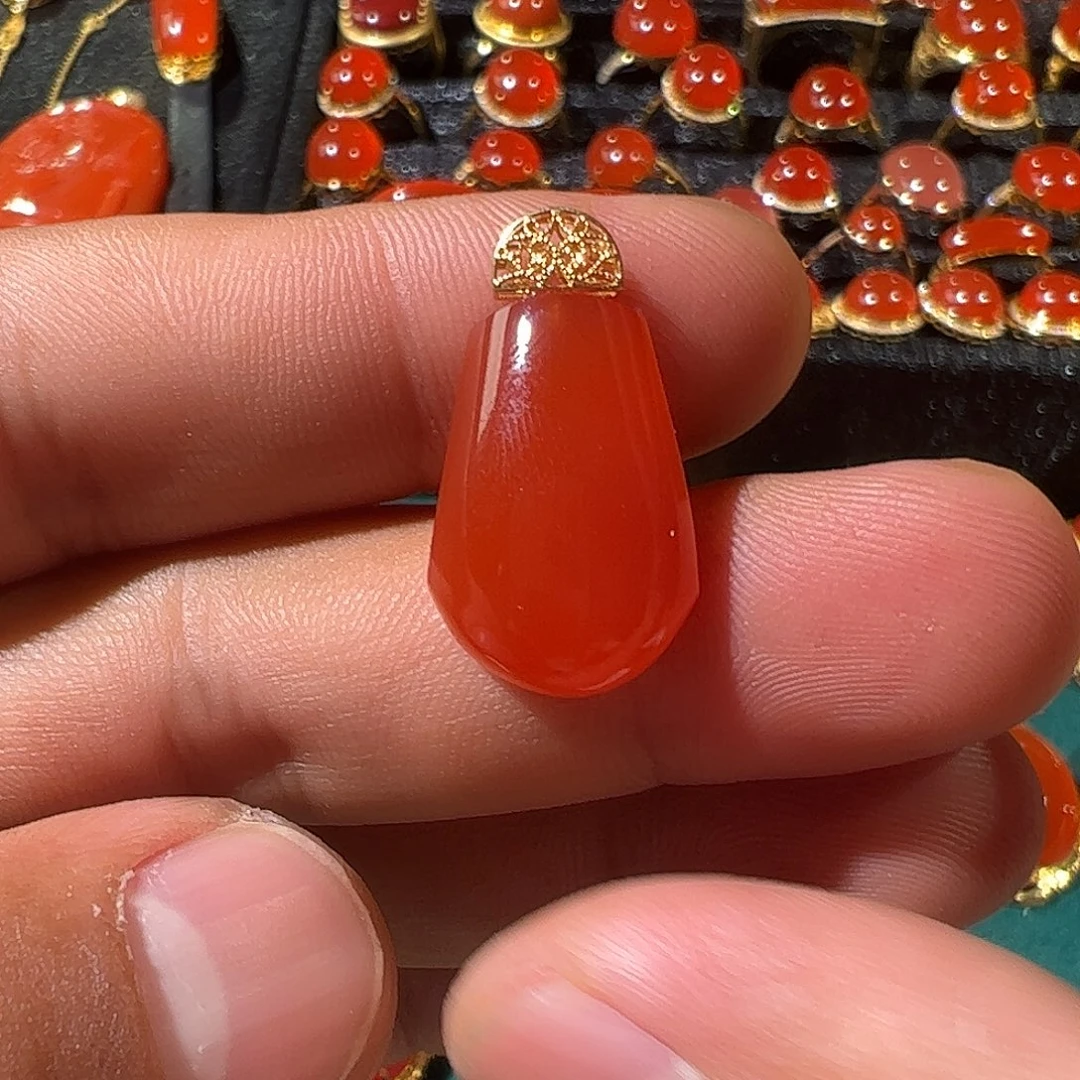 南红玛瑙18K金镶嵌颈饰