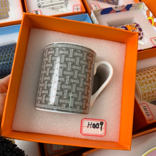 009新品福利银色编白色手柄式马克杯灰色