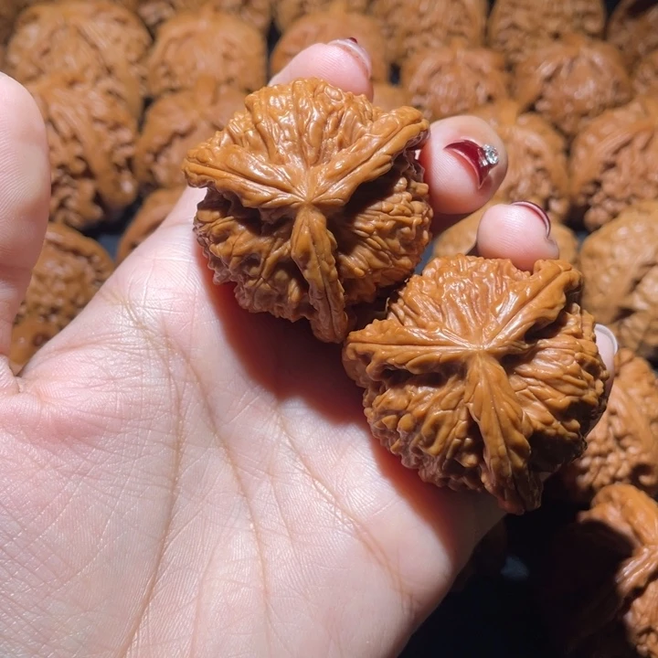 徐***i文玩核桃吊坠白狮子