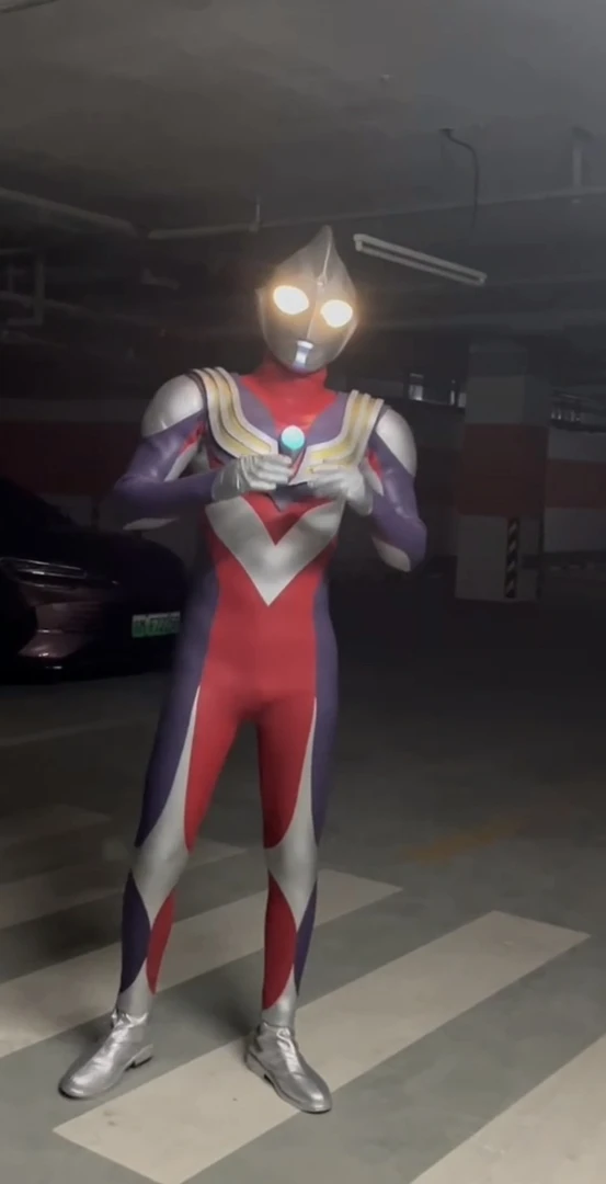 迪迦奥特曼皮套（定金两千）