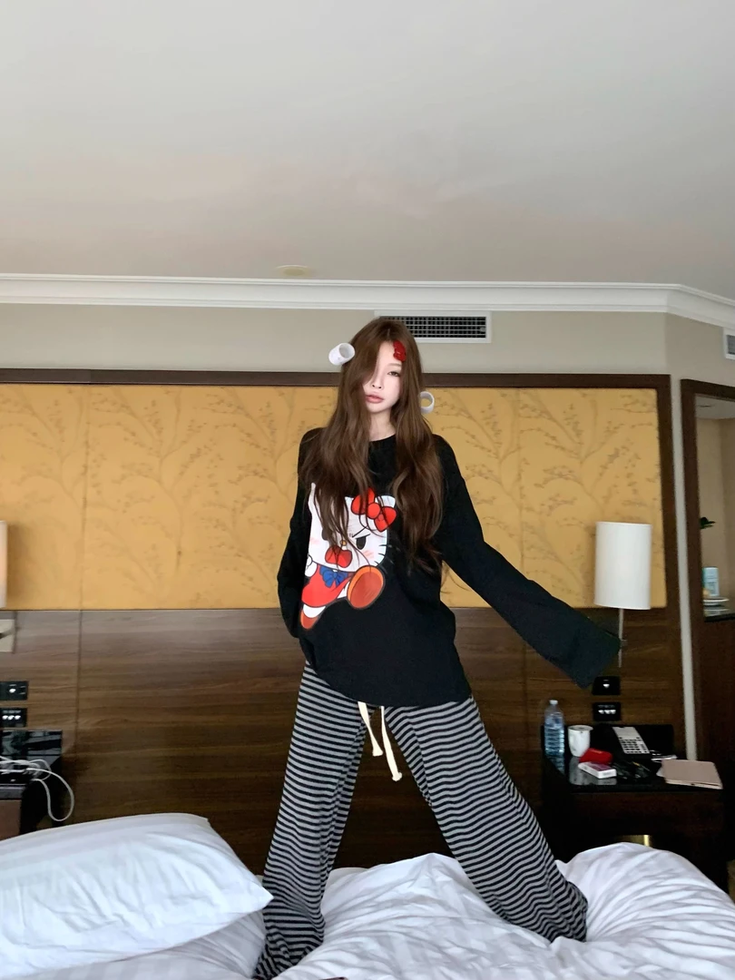 2025春秋季纯棉长袖T恤女宽松遮肉猫咪印花黑色显瘦百搭减龄上衣