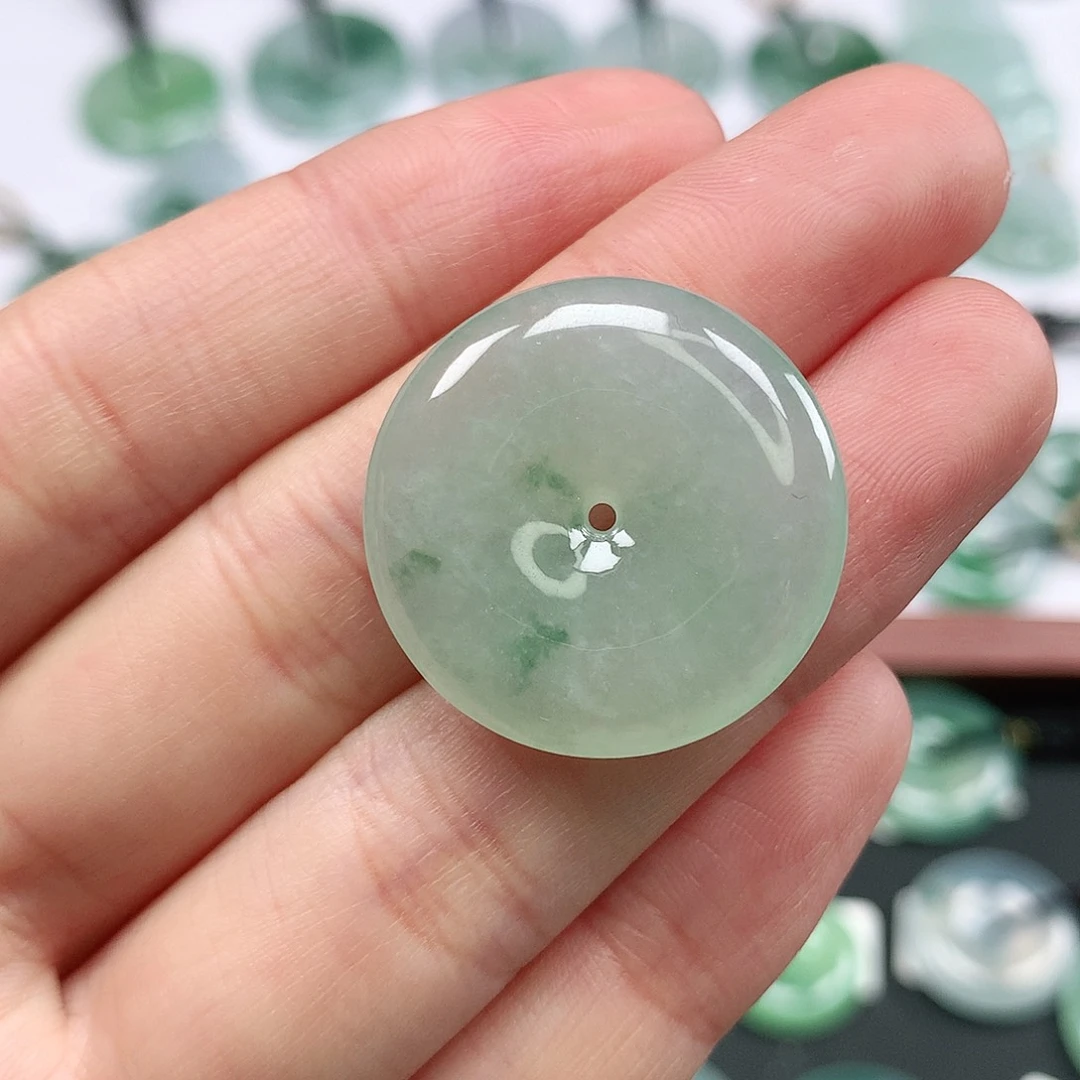 翡翠颈饰未镶嵌平安