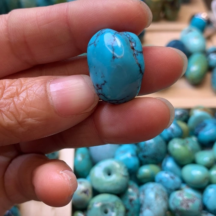 唐***人绿松石未镶嵌珠宝奇石