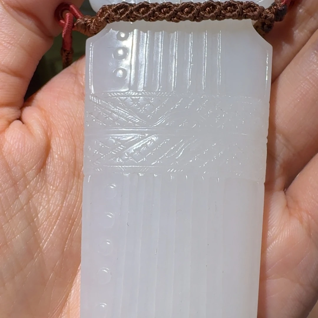 大***唐和田玉未镶嵌颈饰