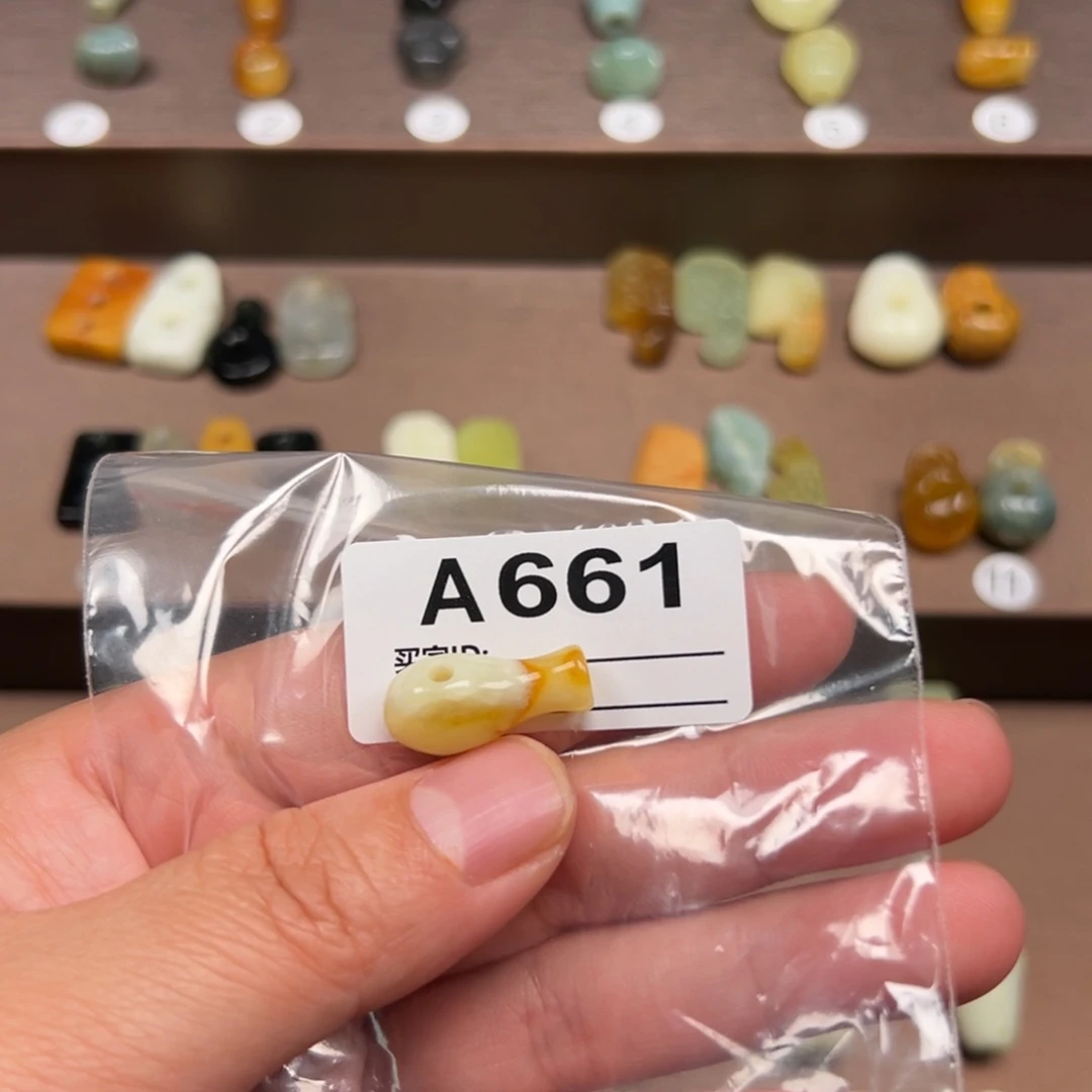 未镶嵌蛇纹石玉颈饰阿****