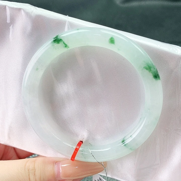 翡翠手镯未镶嵌54圈