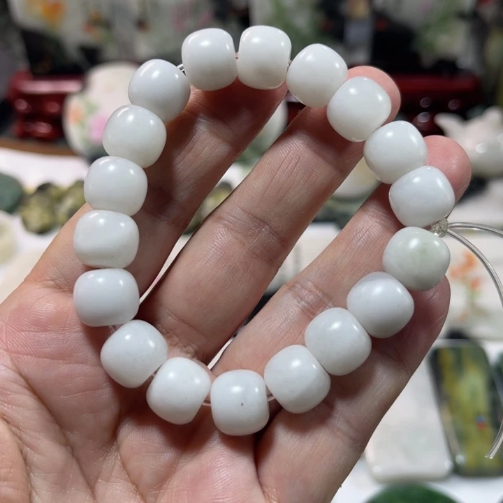 独山玉未镶嵌颈饰