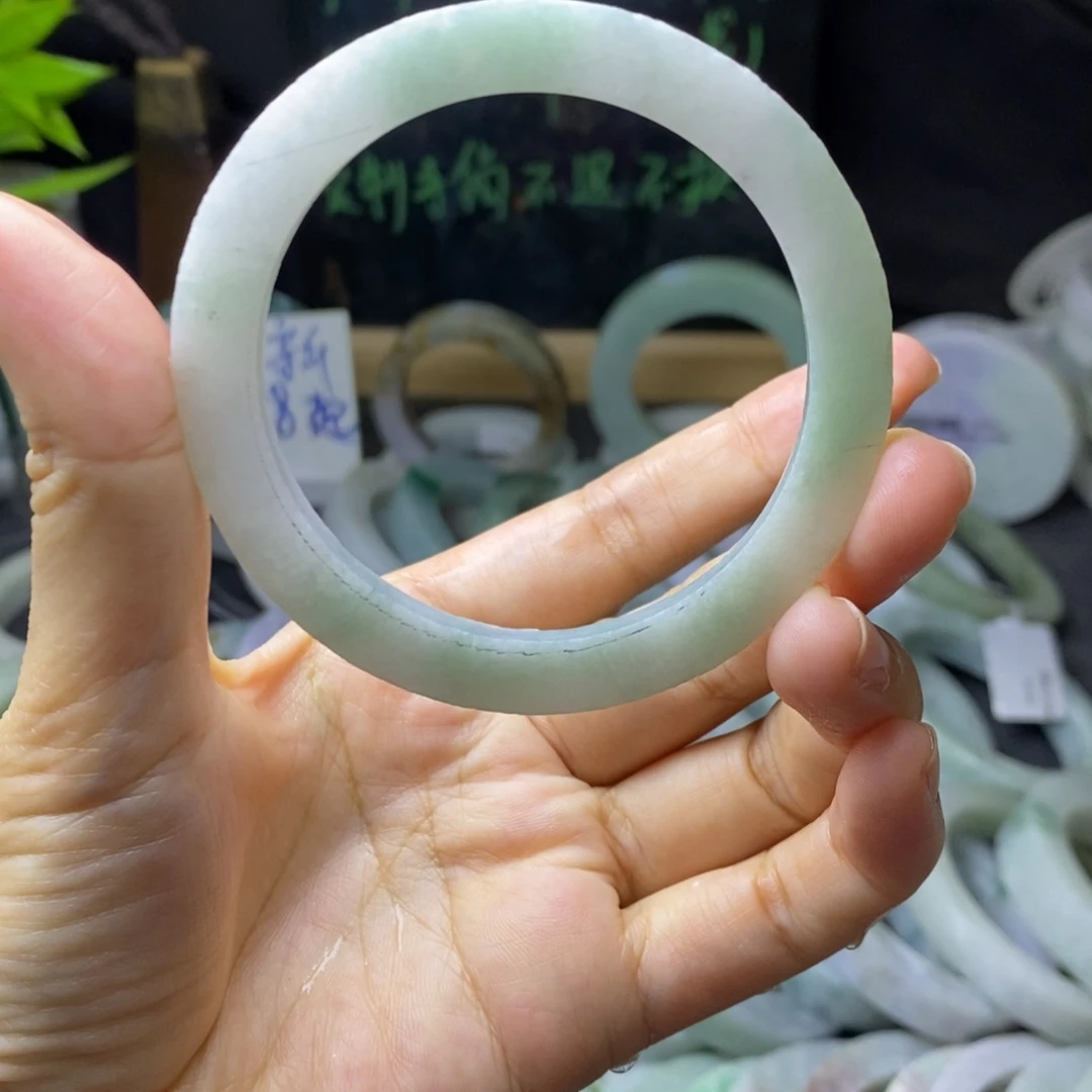 定制翡翠未镶嵌手镯