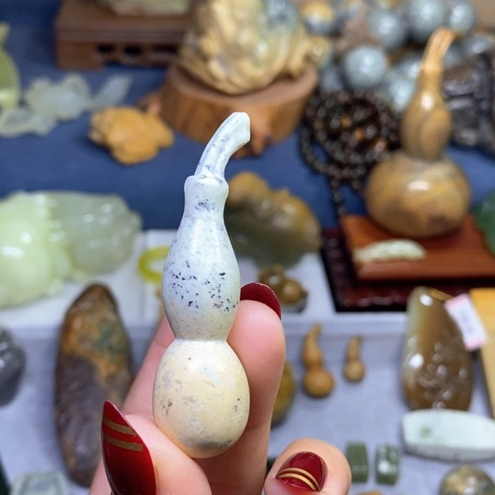 岫岩河磨玉（透闪石质玉）葫芦未镶嵌