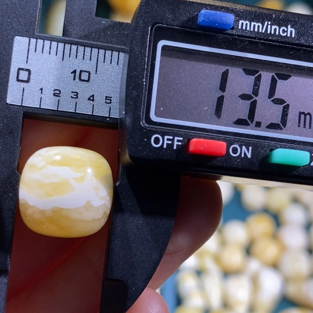 蜜蜡裸石未镶嵌配饰