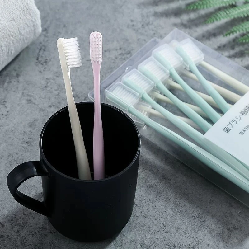 10支装日式马卡龙牙刷带盖保护套竹炭纳米细软毛男女组合家庭牙刷