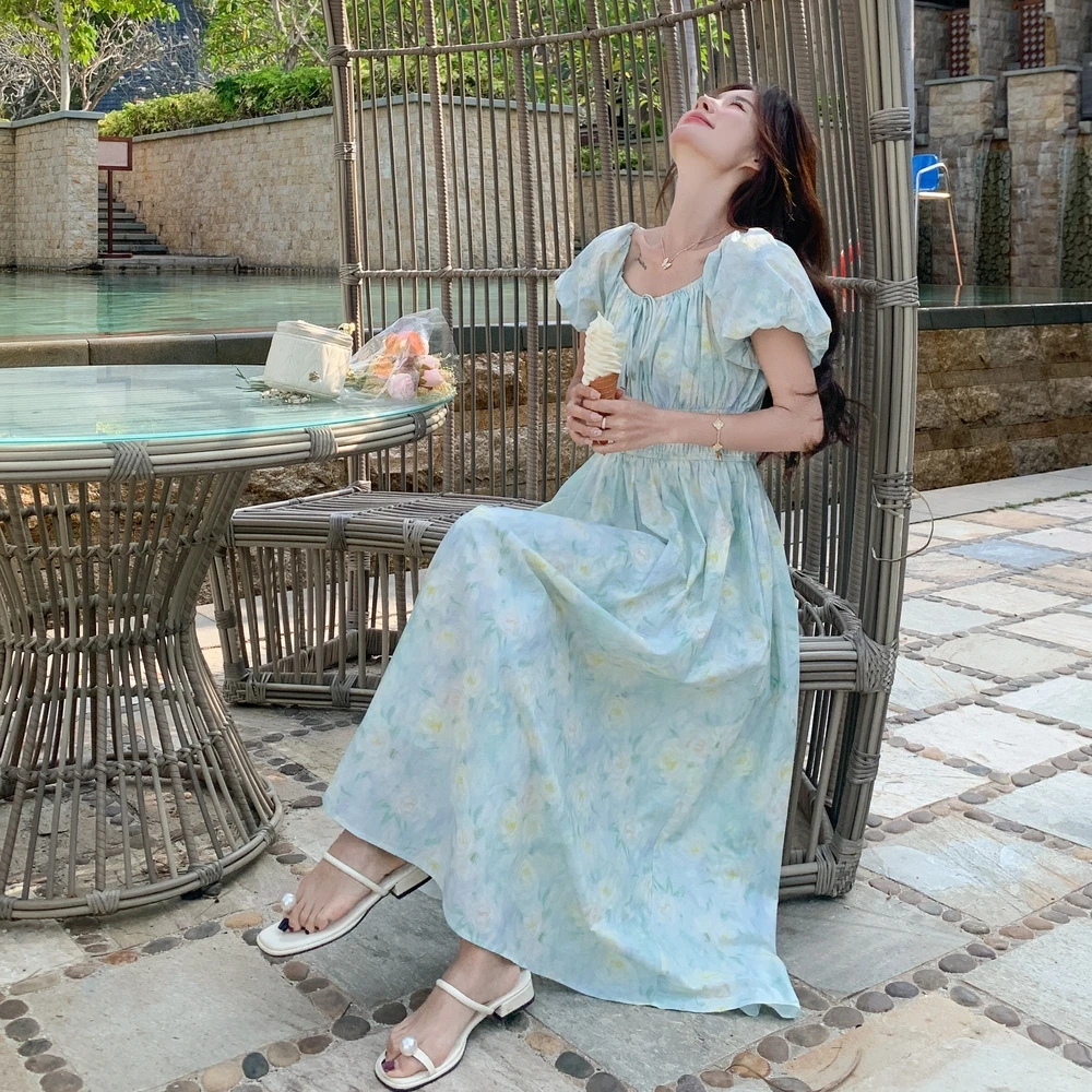 小清新甜美泡泡袖碎花连衣裙女2025夏季新款蓝色温柔风收腰仙女裙