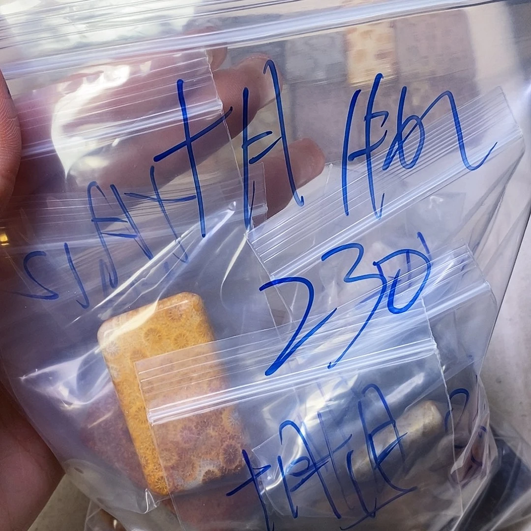 合金颈饰硅化玉十**