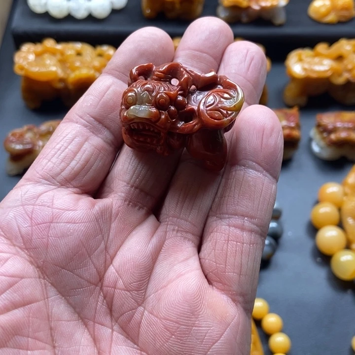 石英质玉（黄龙玉）未镶嵌颈饰