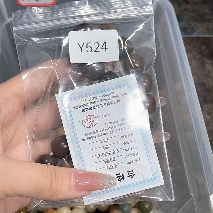 菩提根/象牙果吊坠猫*Q手持一个y524