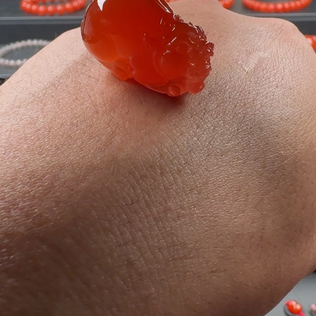 南红玛瑙未镶嵌冰红貔貅31*17*18，12克