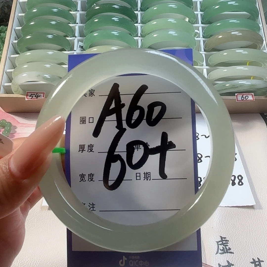 未镶嵌手镯石英质玉