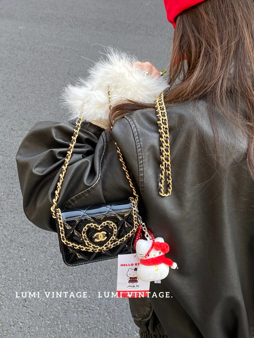 95新 Chanel/香奈儿 黑色漆皮mini爱心小费包单肩包89894318