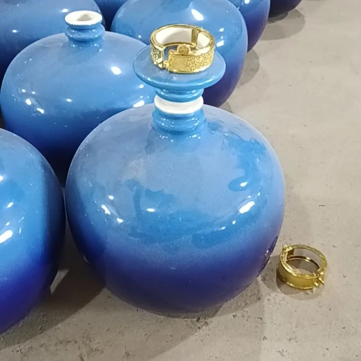 缸天**️二斤酒瓶带锁扣9个带字
