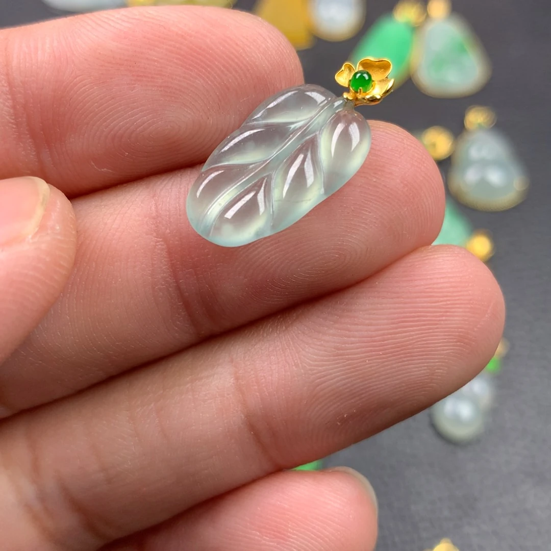 【闪购商品】颈饰18K金镶嵌翡翠翡翠