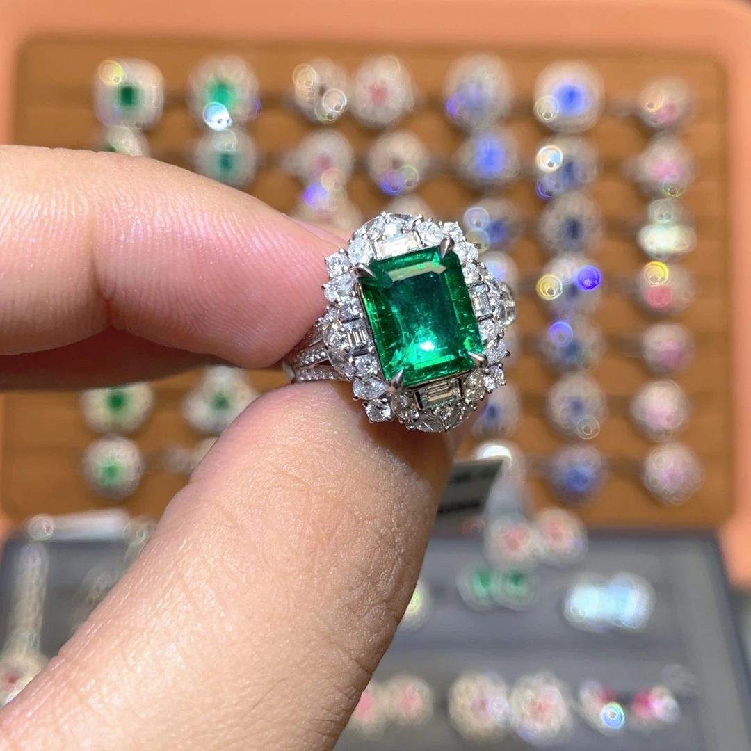 18K金镶嵌戒指祖母绿2.81ct