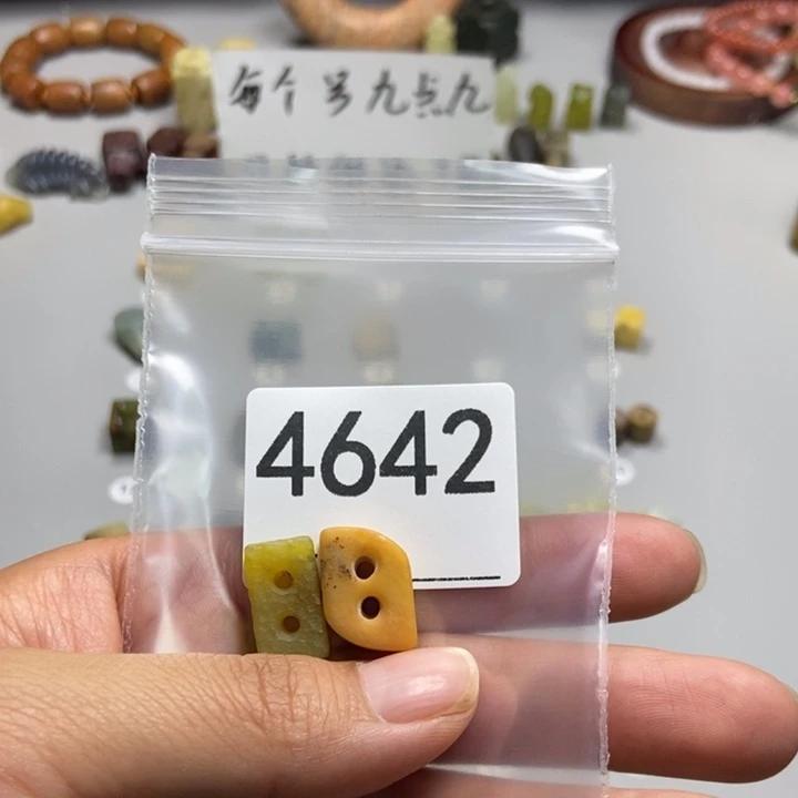 祥***云未镶嵌蛇纹石玉颈饰
