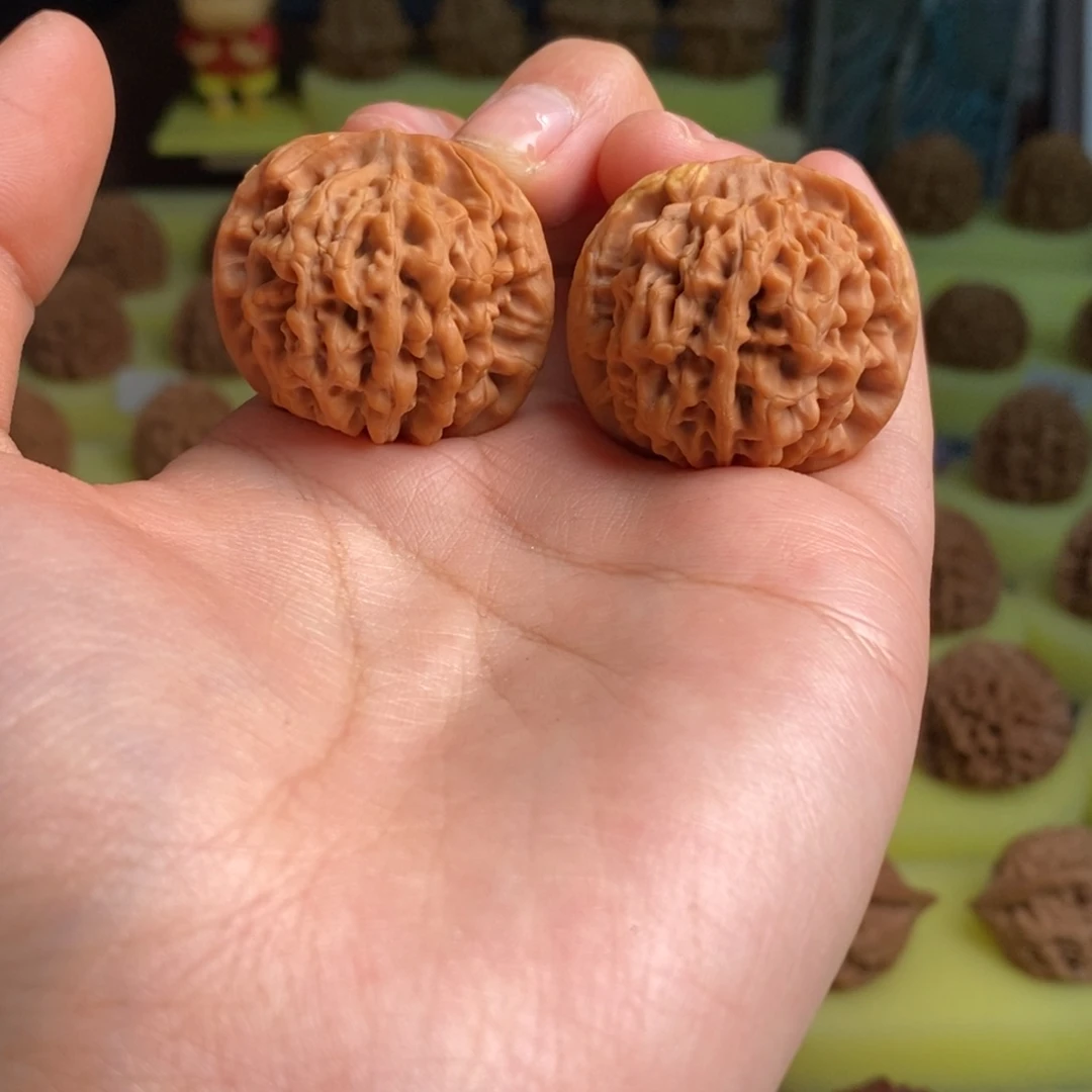 核桃秦岭闷尖狮子头32瑕疵