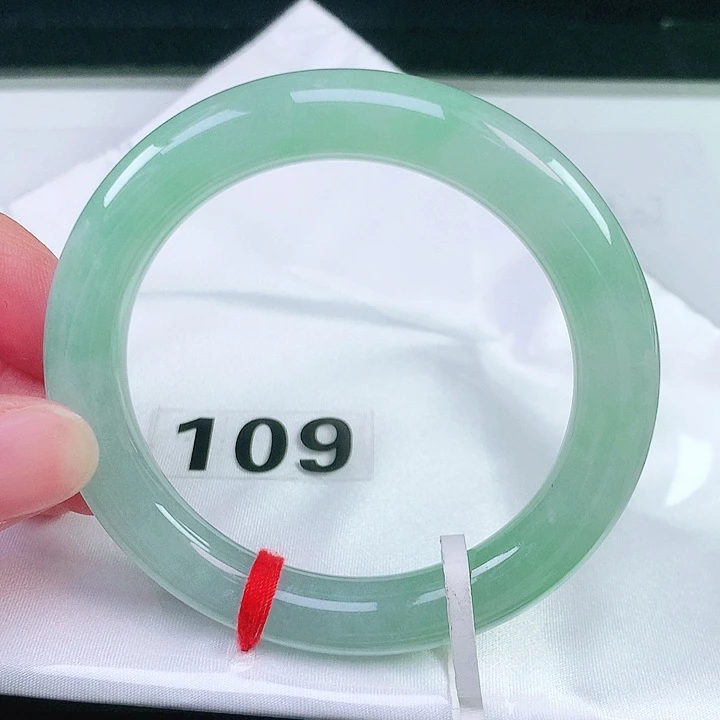 翡翠未镶嵌手镯（圆镯）109
