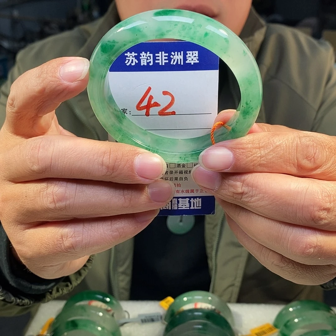 石英质玉（非洲翠）未镶嵌手镯