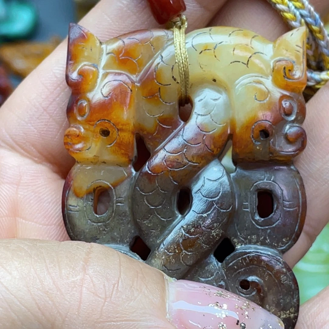 平***安和田玉未镶嵌颈饰