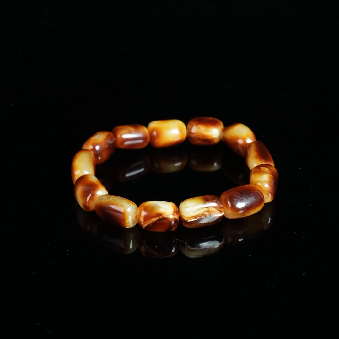 DY-M365蜜蜡随形手串21.35g