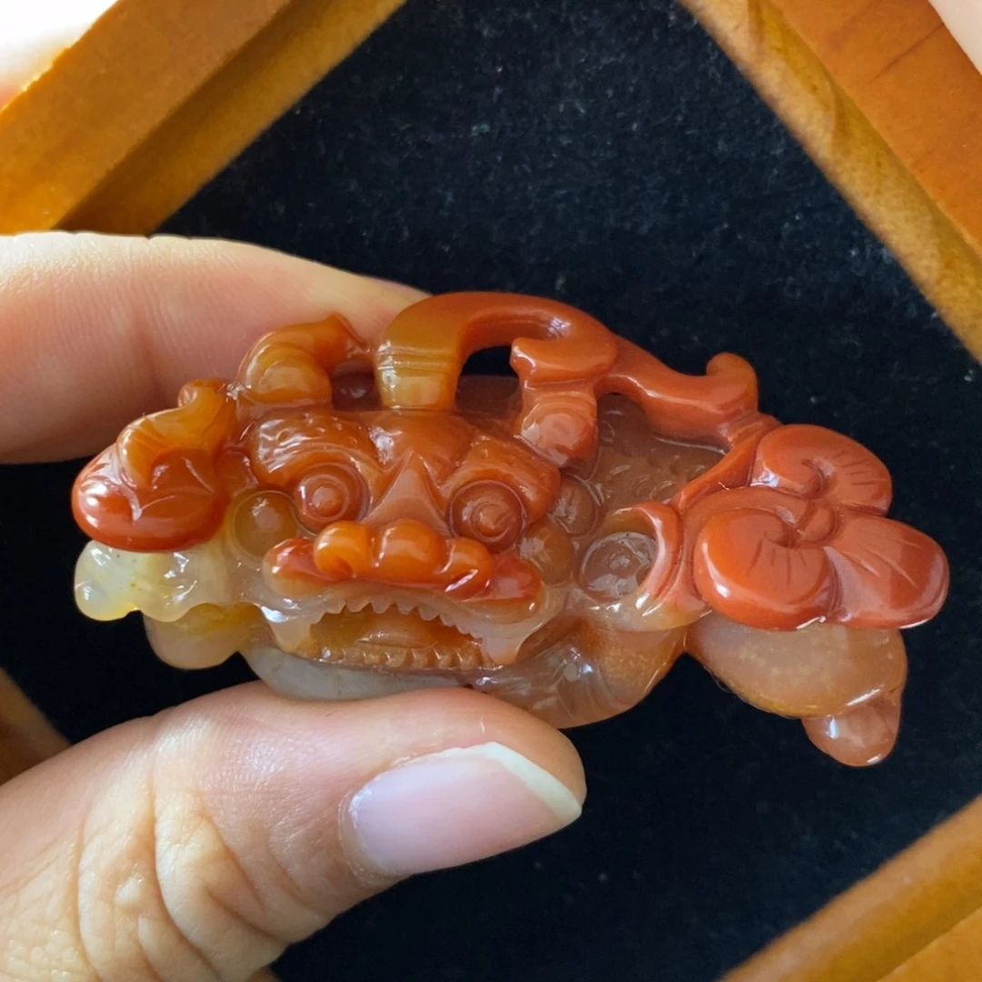 石英质玉（黄龙玉）颈饰未镶嵌文*