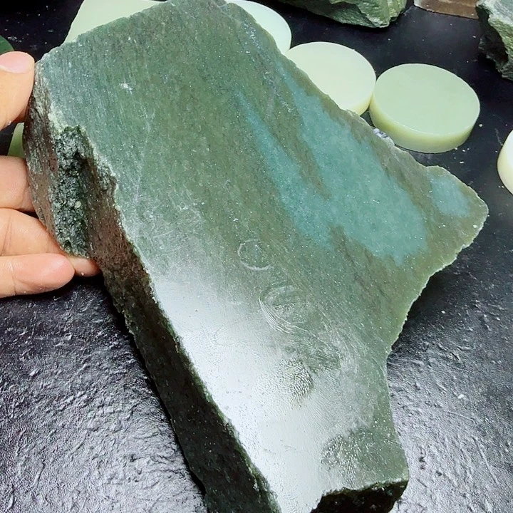 和田玉（糖玉）未镶嵌珠宝奇石