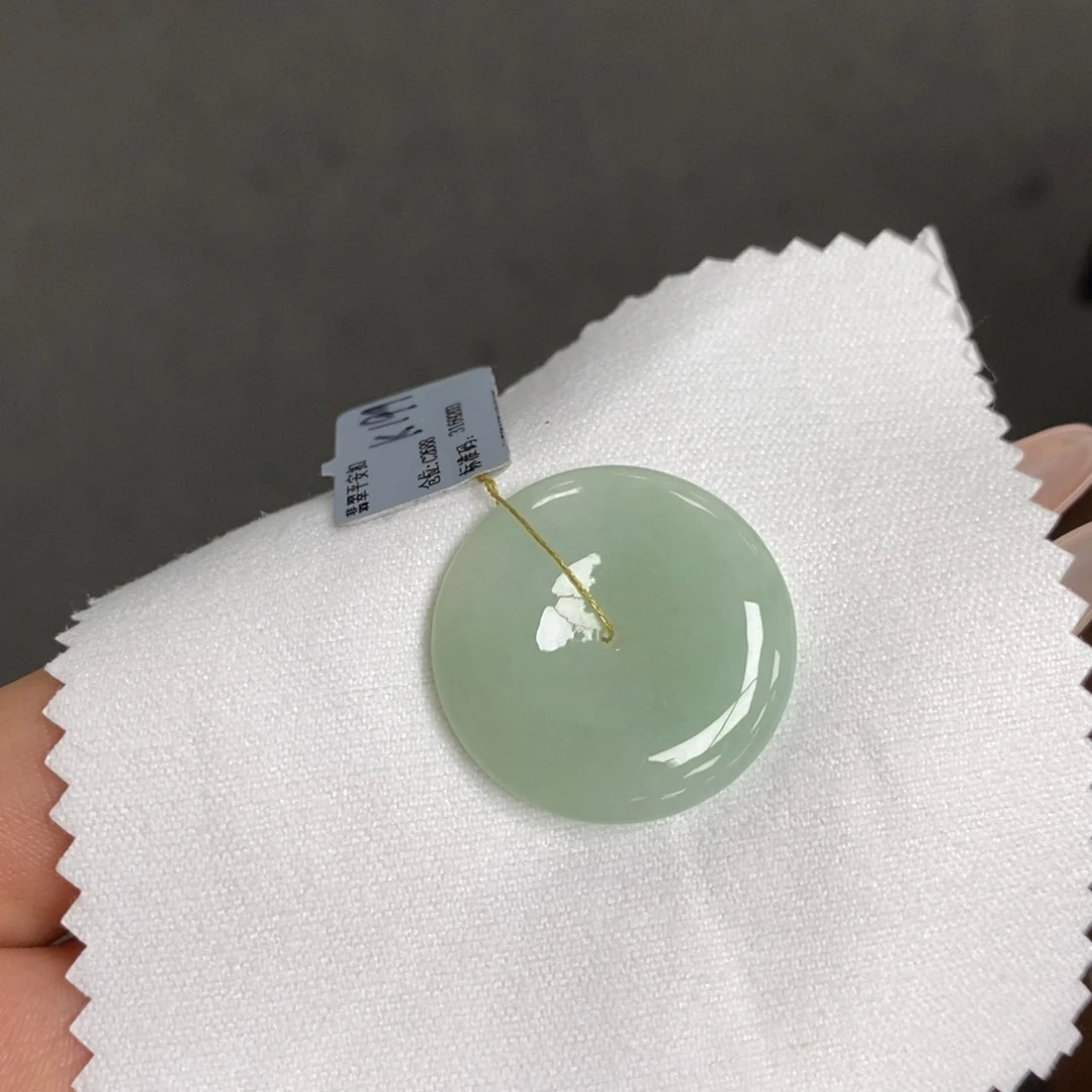 翡翠未镶嵌颈饰平安扣
