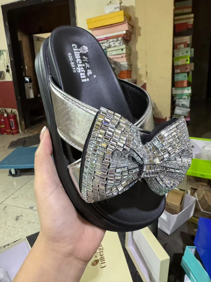 8819 银色新款百搭舒适拖鞋