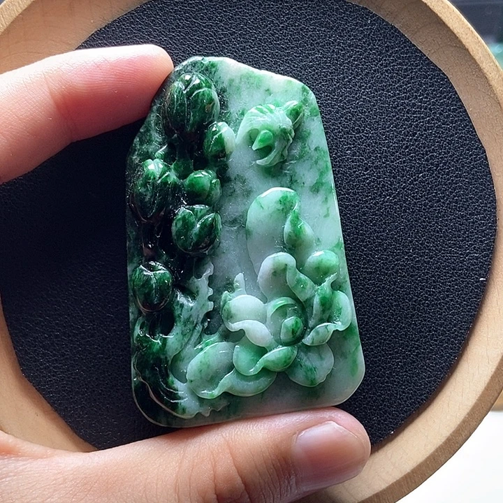 南***南颈饰未镶嵌翡翠翡翠a货