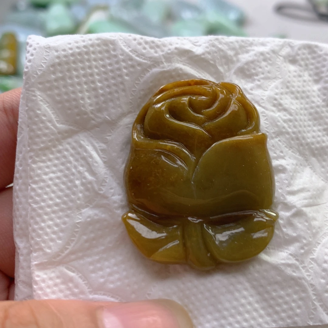 翡翠未镶嵌颈饰翡翠