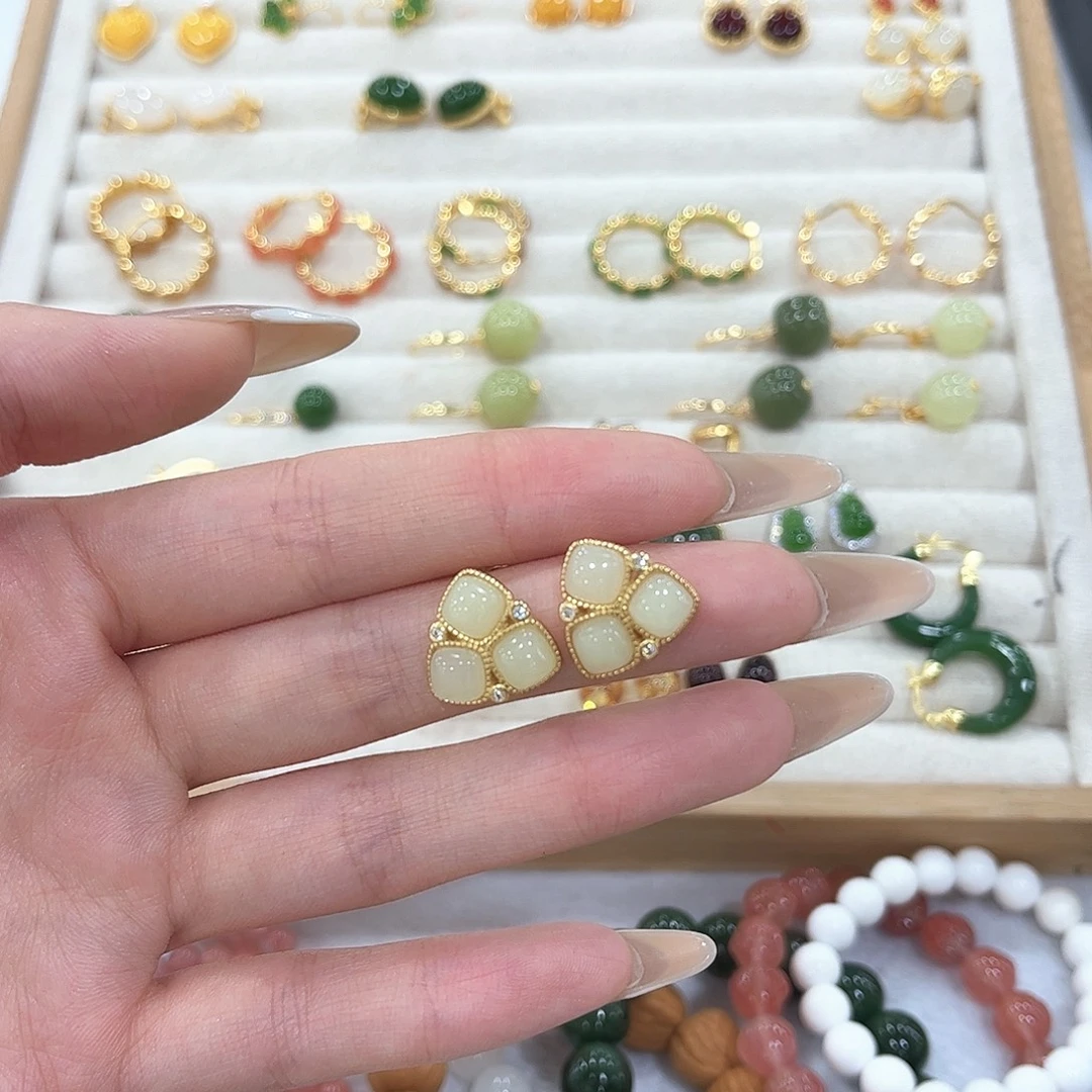 和田玉未镶嵌耳饰不退不换