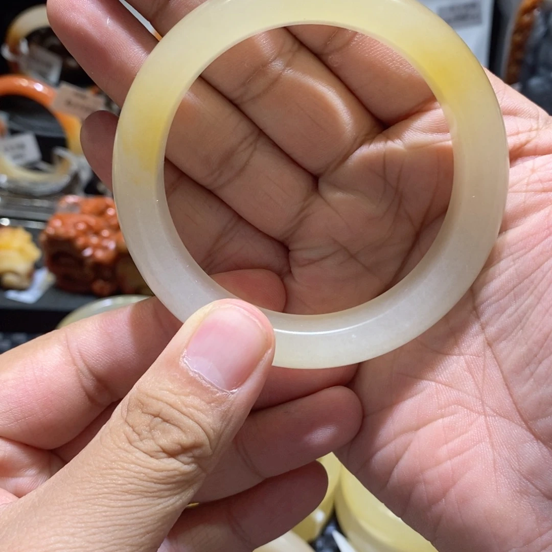 石英质玉（黄龙玉）手镯未镶嵌