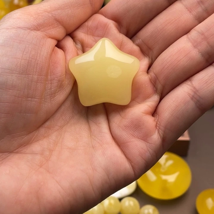 琥珀未镶嵌颈饰蜜蜡