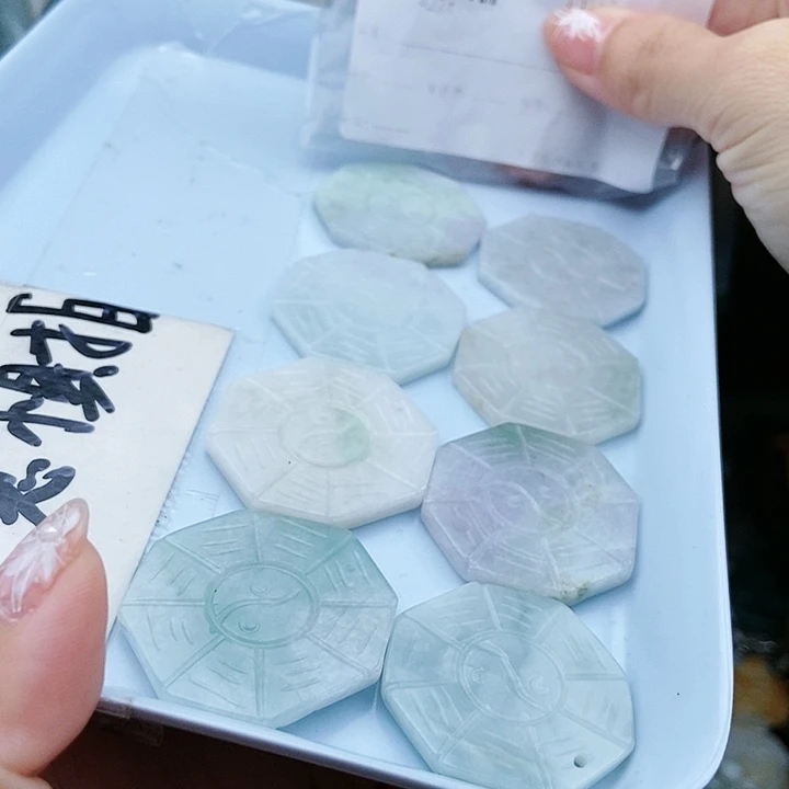 颈饰足铂镶嵌翡翠翡翠