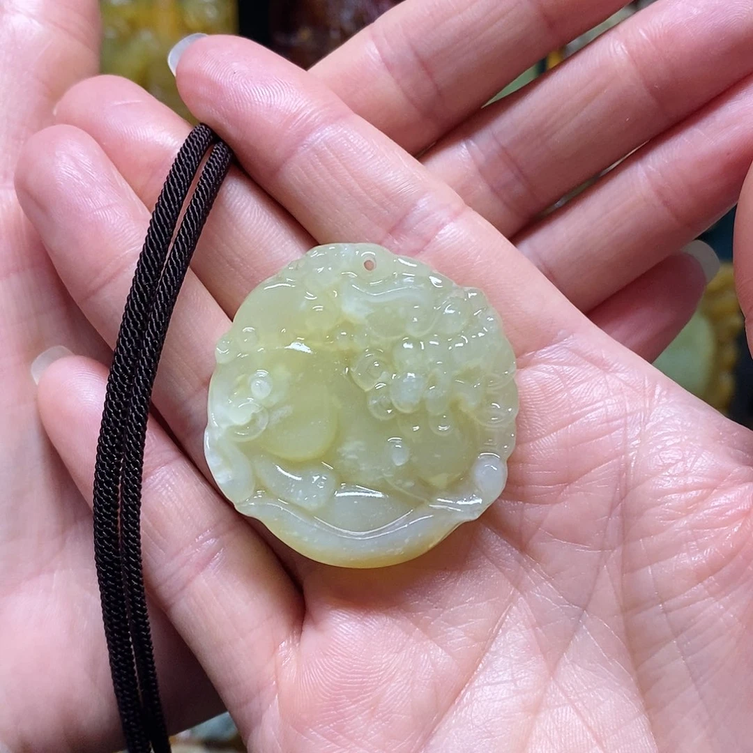 岫玉未镶嵌吊坠(赠链)