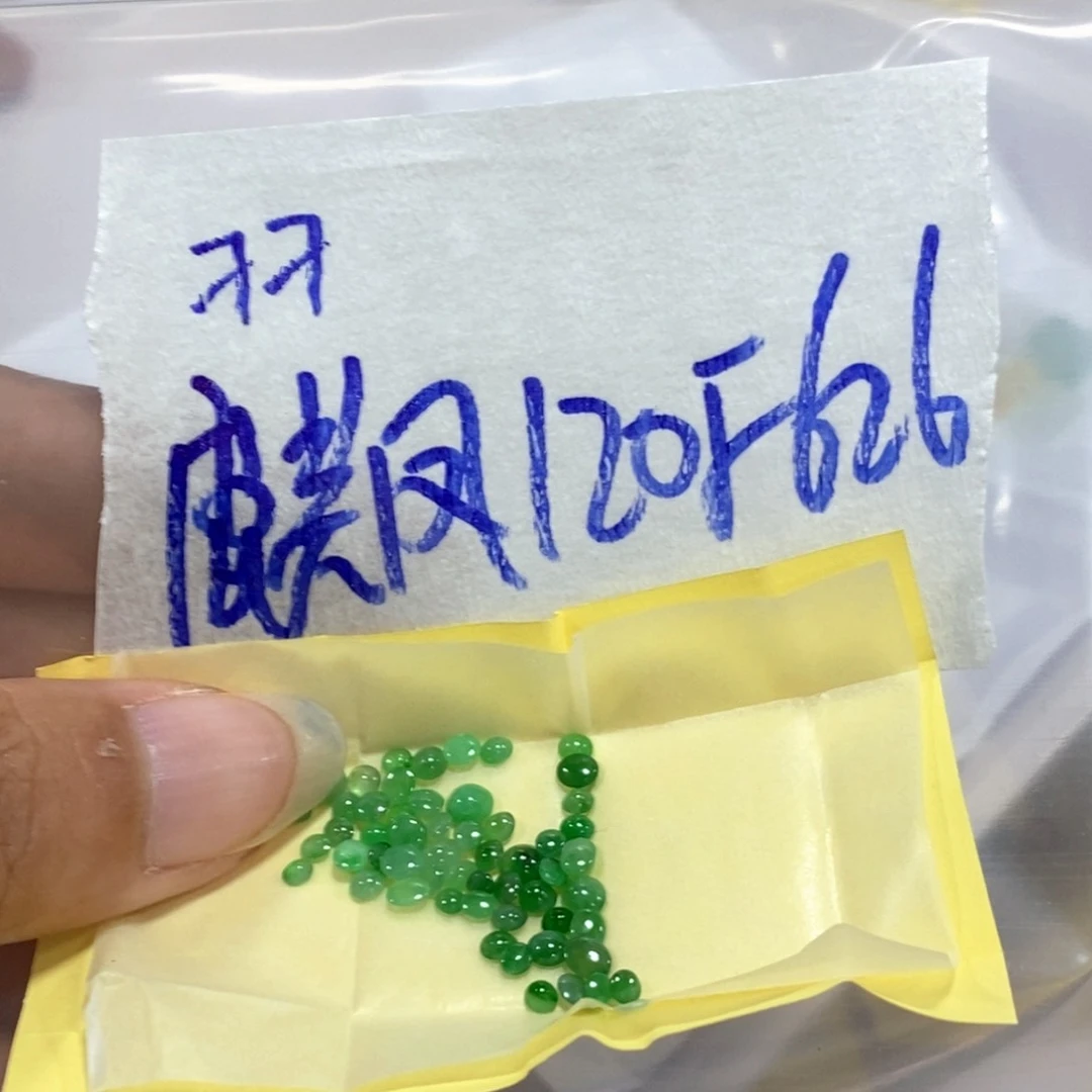 麒***果定制翡翠未镶嵌不