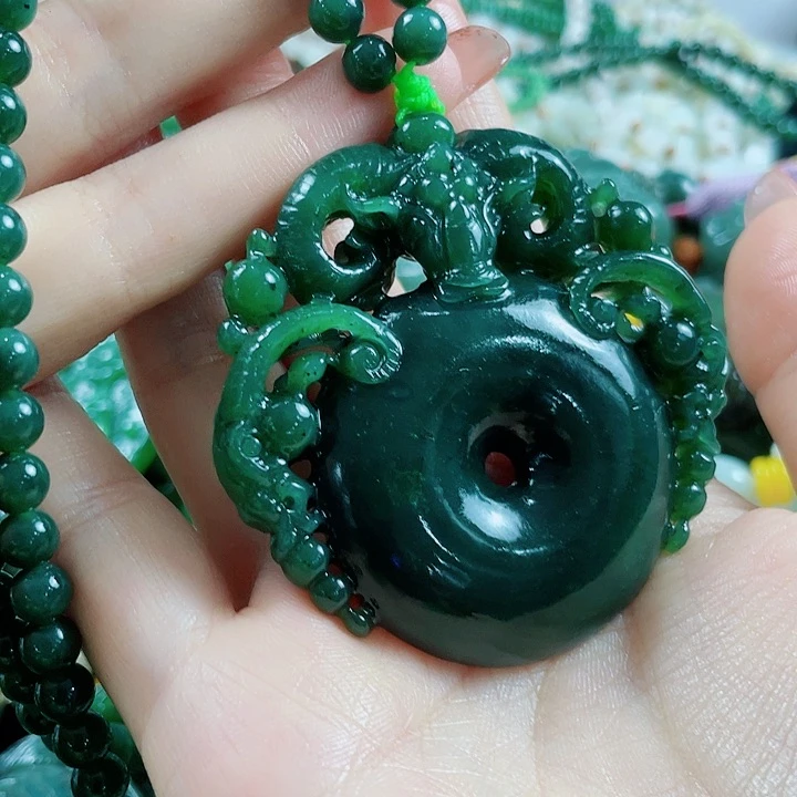 颈饰未镶嵌和田玉