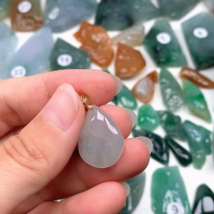 翡翠未镶嵌颈饰随型吊坠