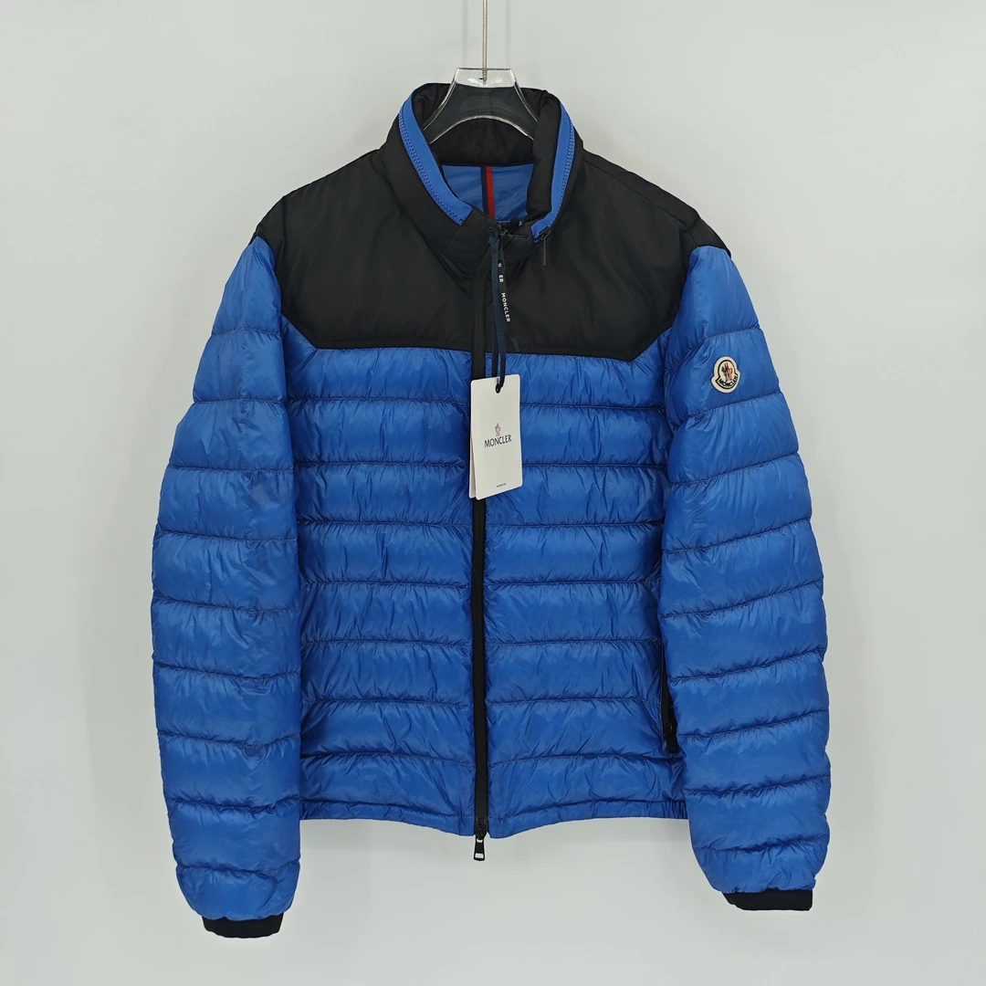 99新 MONCLER 蓝黑拼接后领印花隐形帽羽绒服/2码/Sw24802